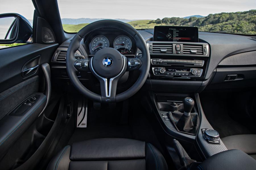 Интерьер BMW M2 Coupe (F87) 2016 года  (NA) (фото 11 из 32)